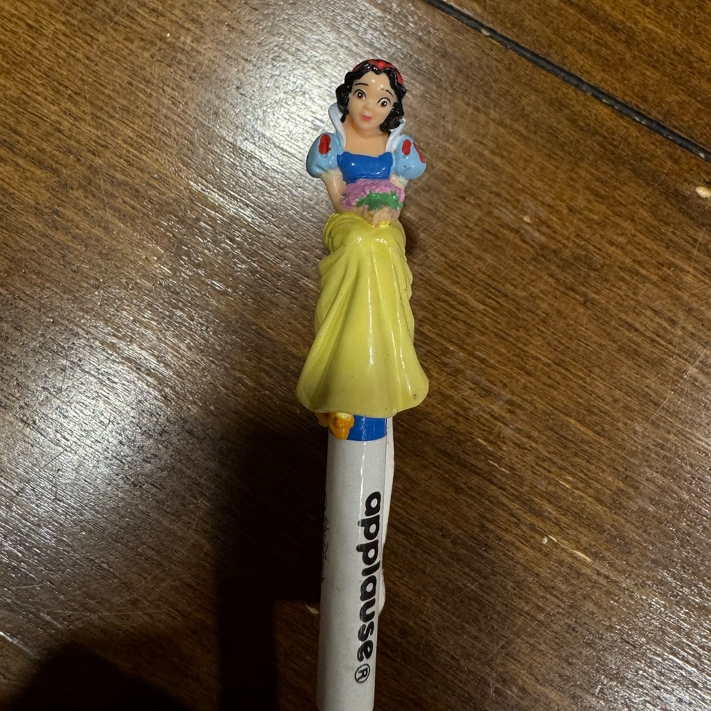 NEW Vintage Applause Disney Snow White Pencil Hugger Topper 45575
